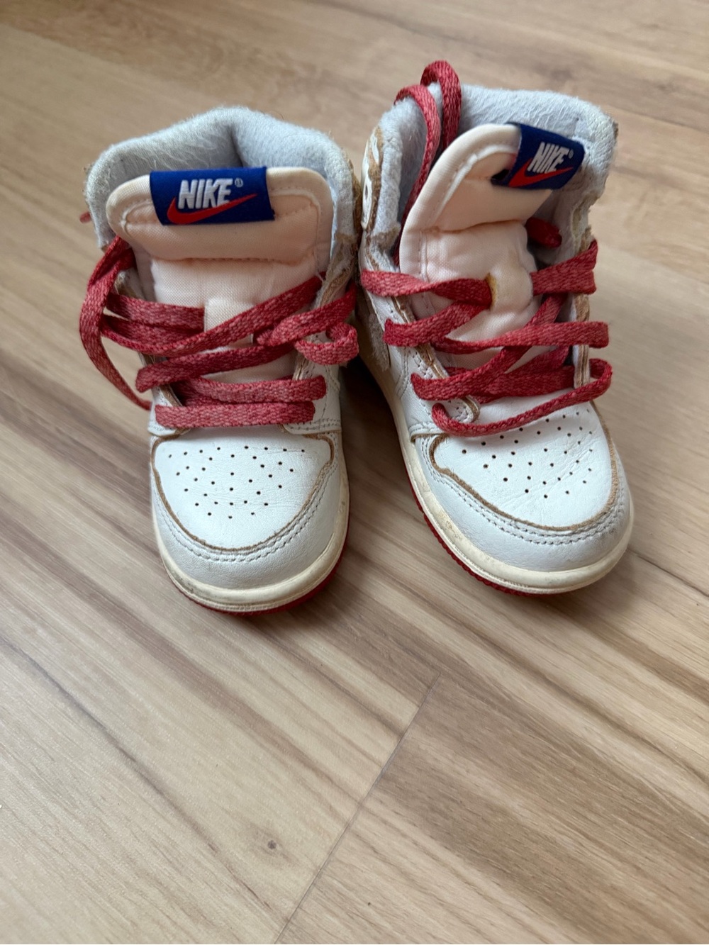 Jordan 1 Retro High OG Kids Cream and Red